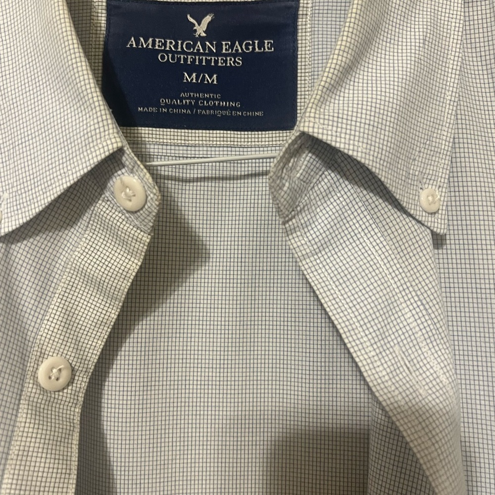Mens American Eagle dress shirt in great condition!